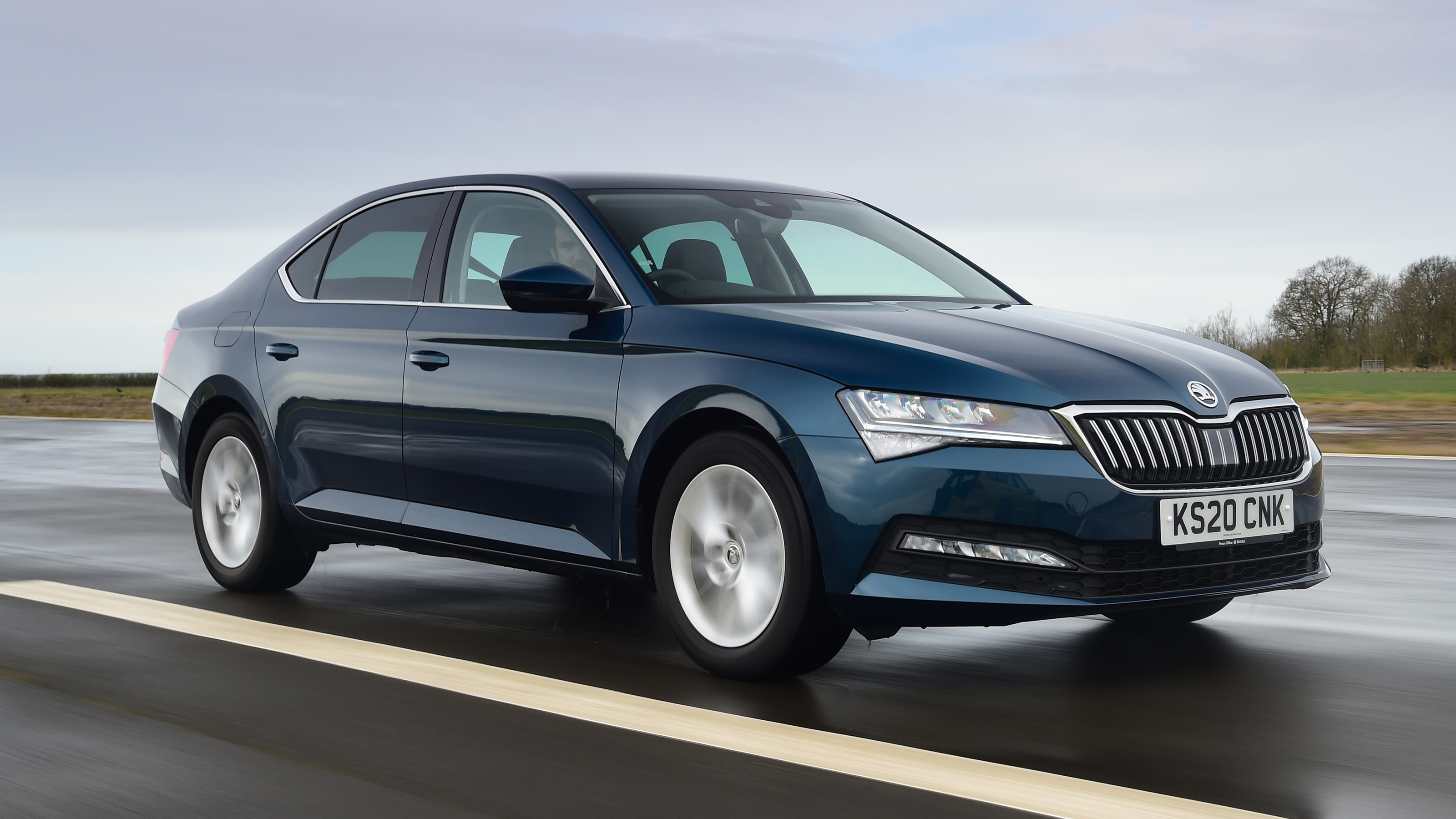 Skoda Superb - front