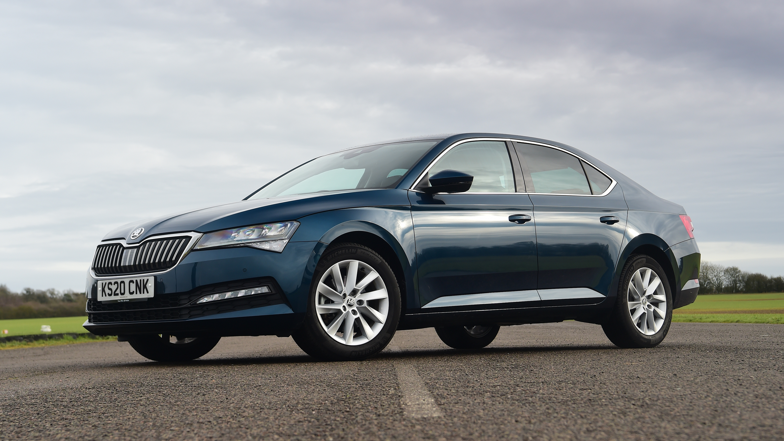 Skoda Superb - front