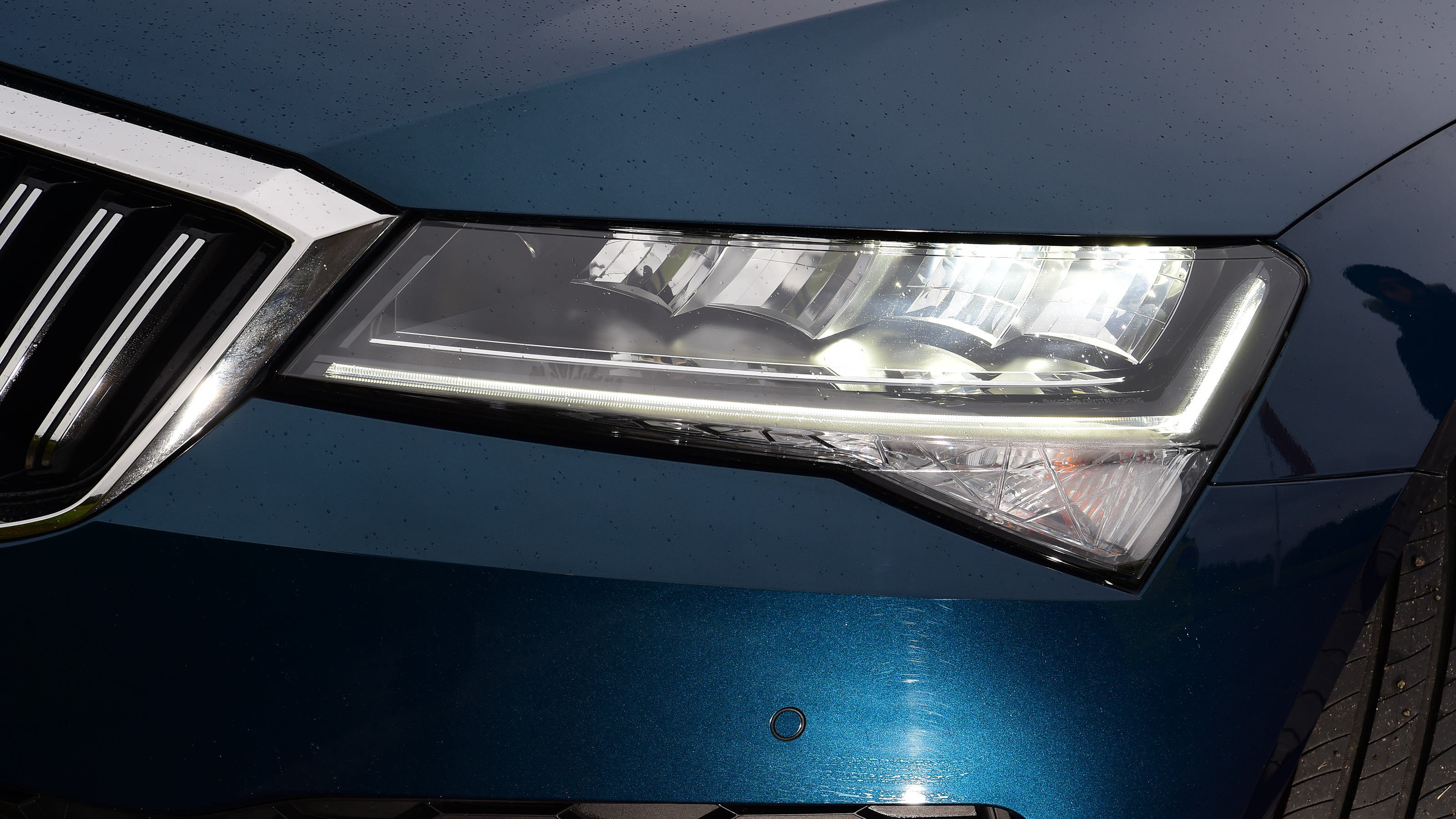 Skoda Superb - headlight