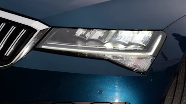 Skoda Superb - headlight