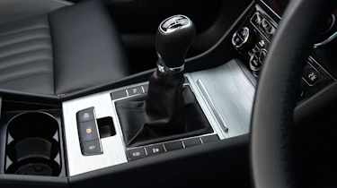 Skoda Superb - gear lever
