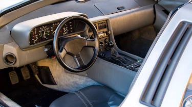 DMC DeLorean - cabin