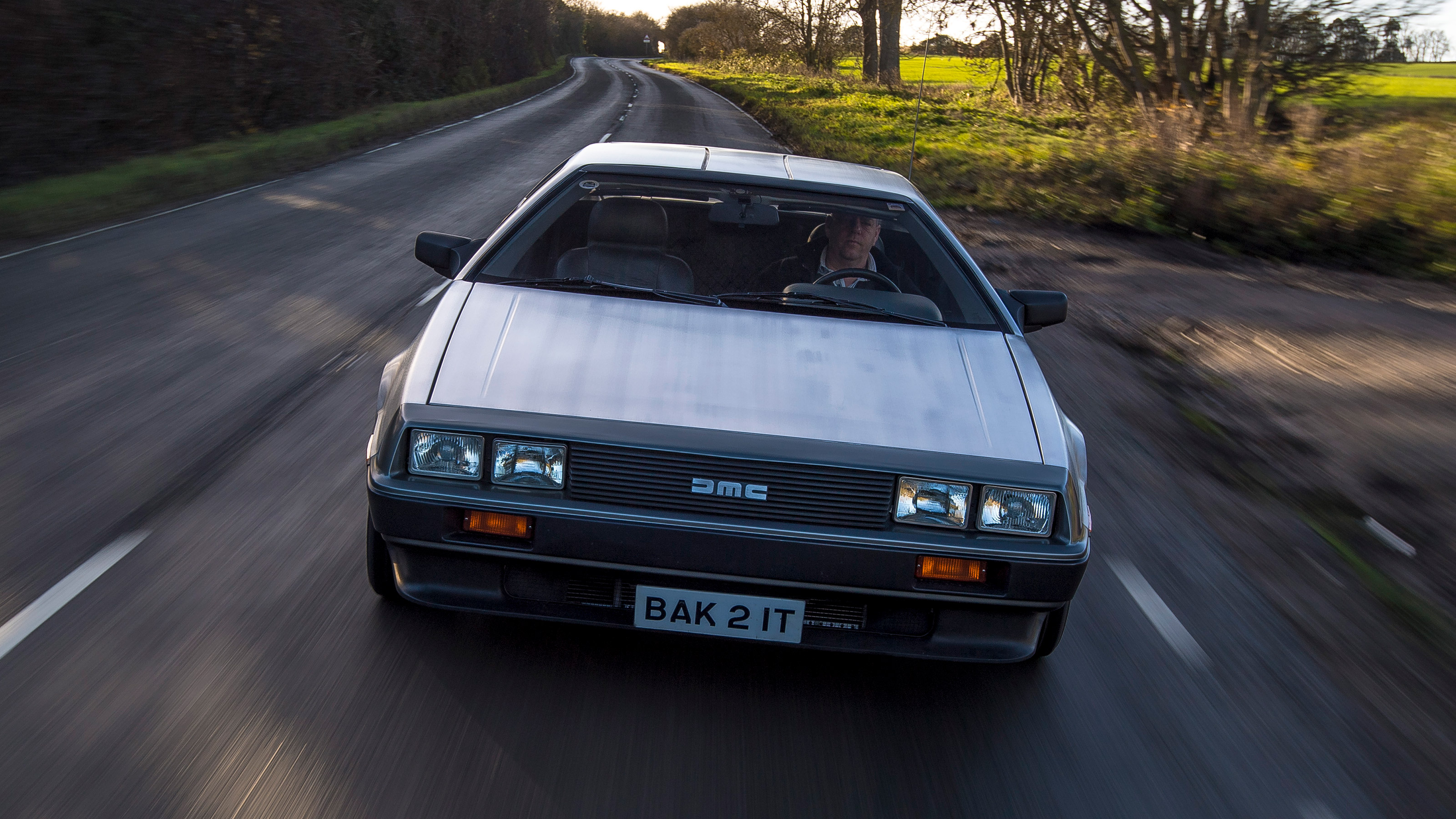 DMC DeLorean - full front tracking