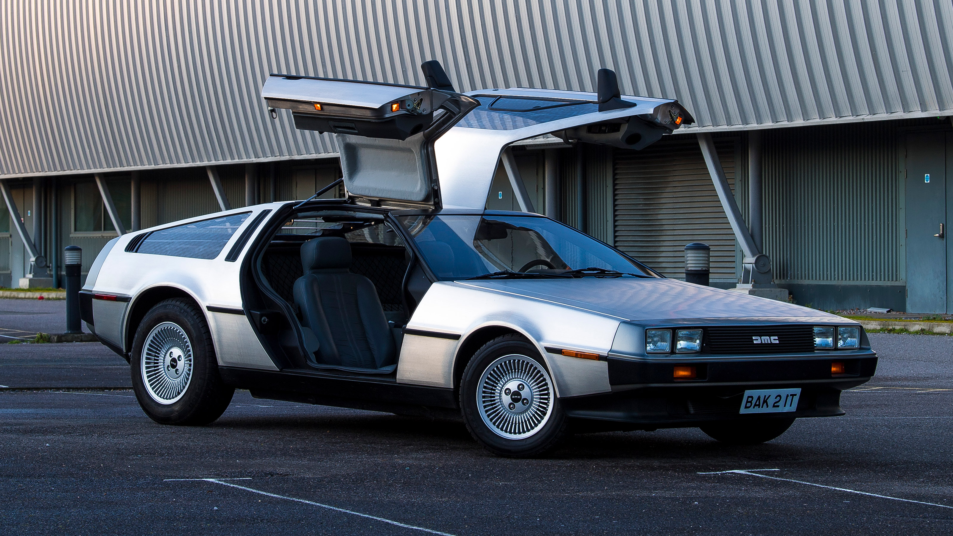 DMC DeLorean - front doors open