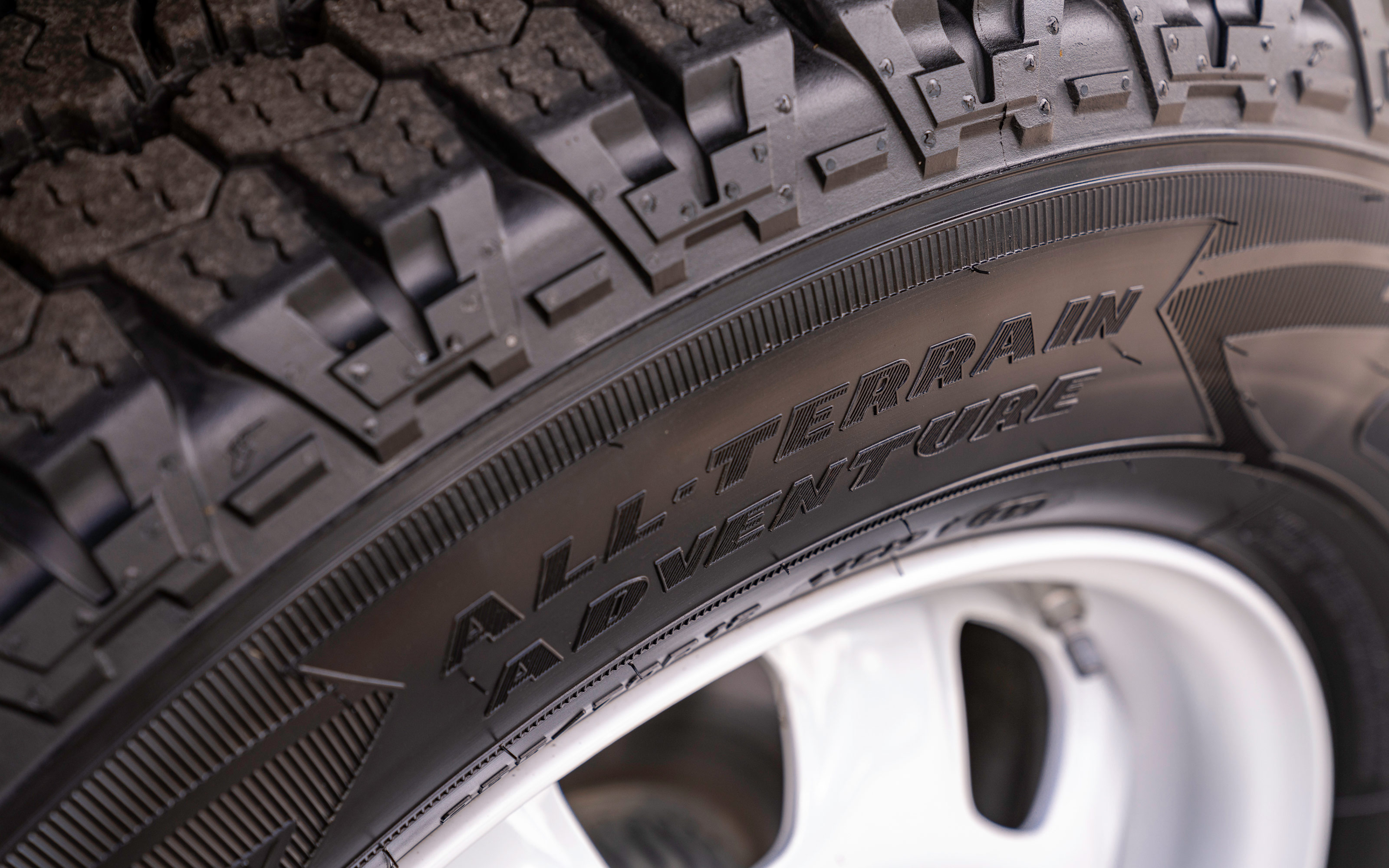 Defender Hard Top - tyre detail