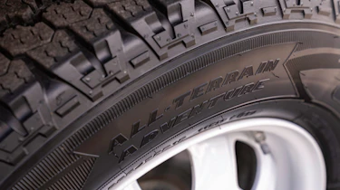 Defender Hard Top - tyre detail