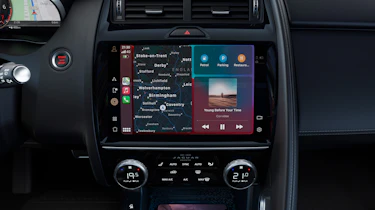 Jaguar E-Pace R-Dynamic Black - infotainment