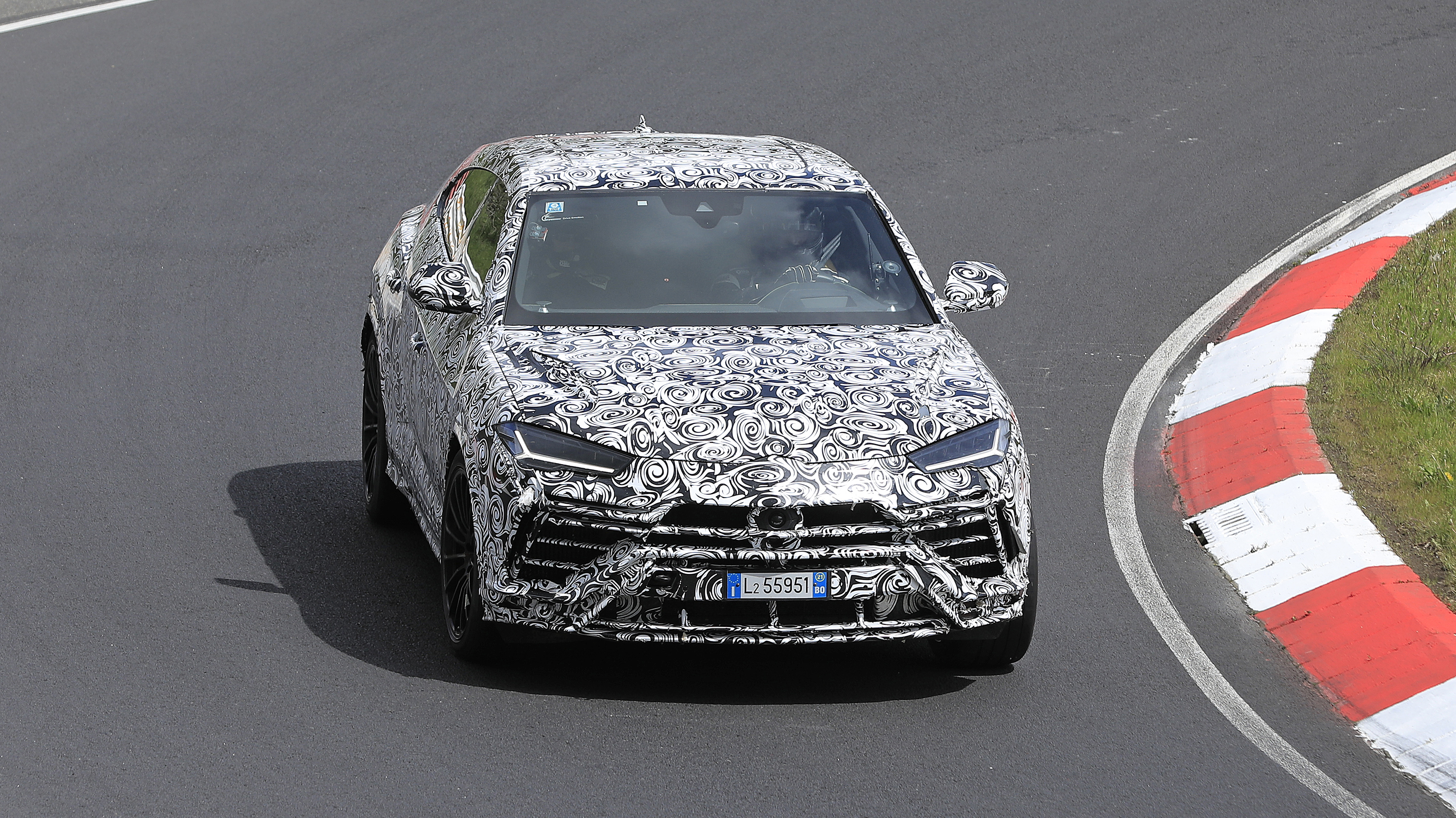 Lamborghini Urus spy - front