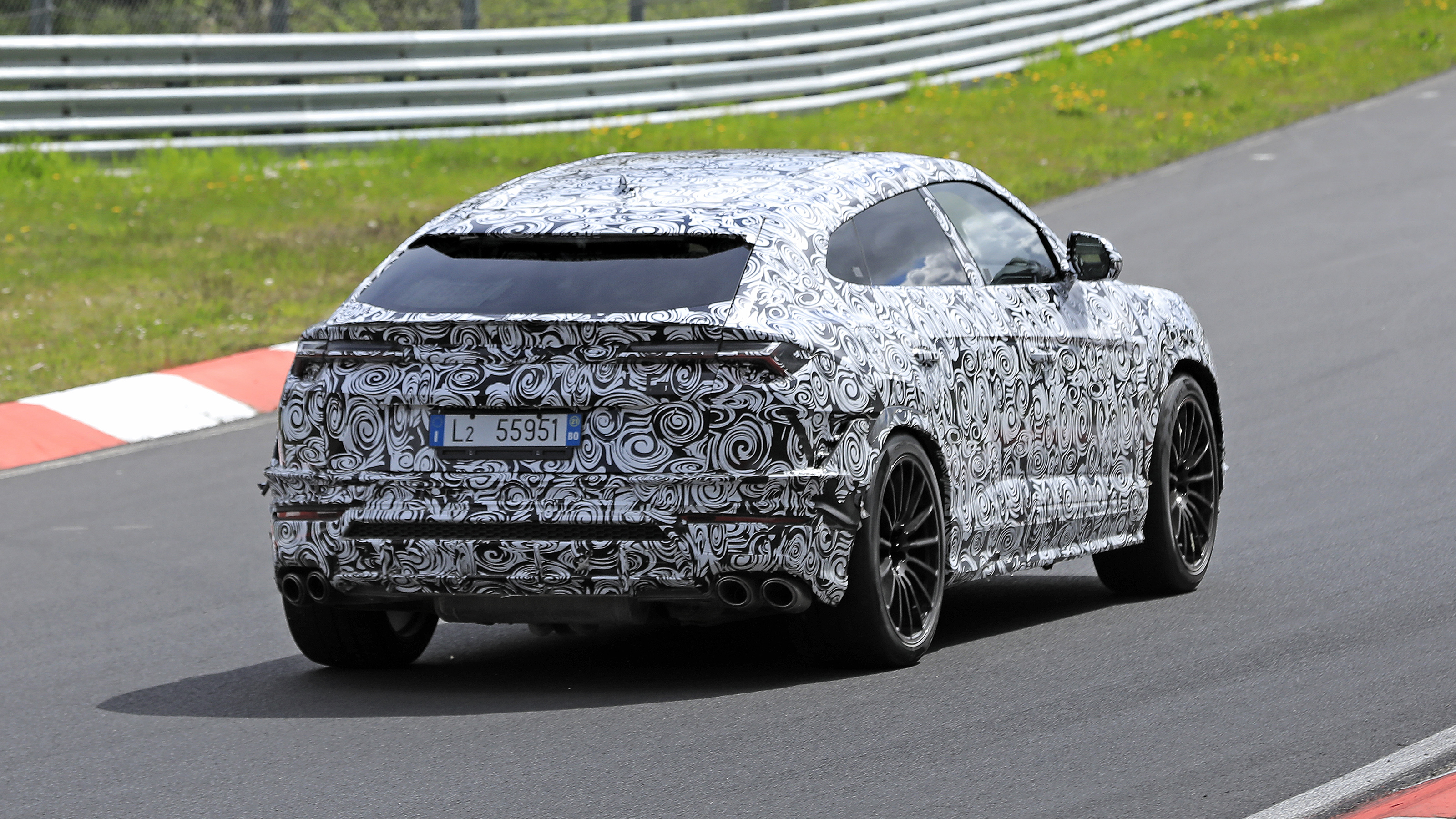 Lamborghini Urus spy - rear