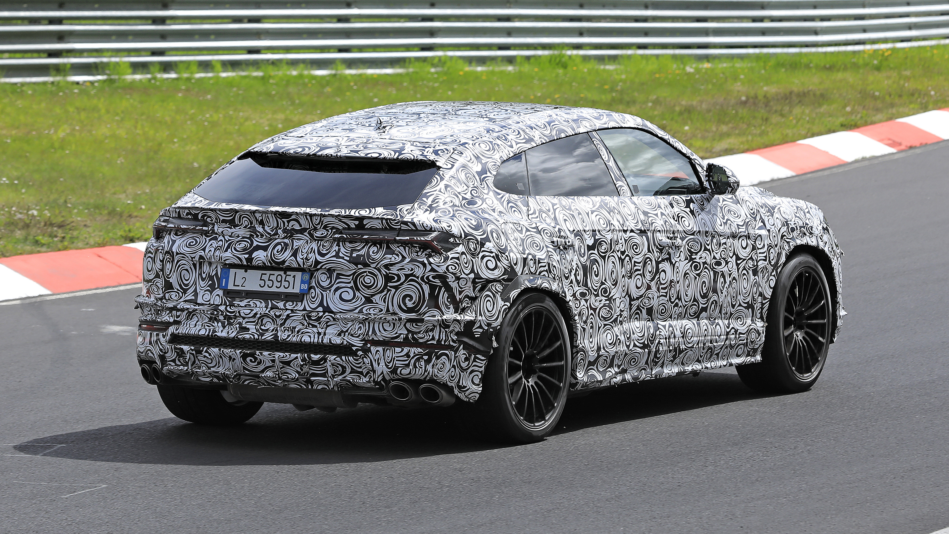 Lamborghini Urus spy - rear