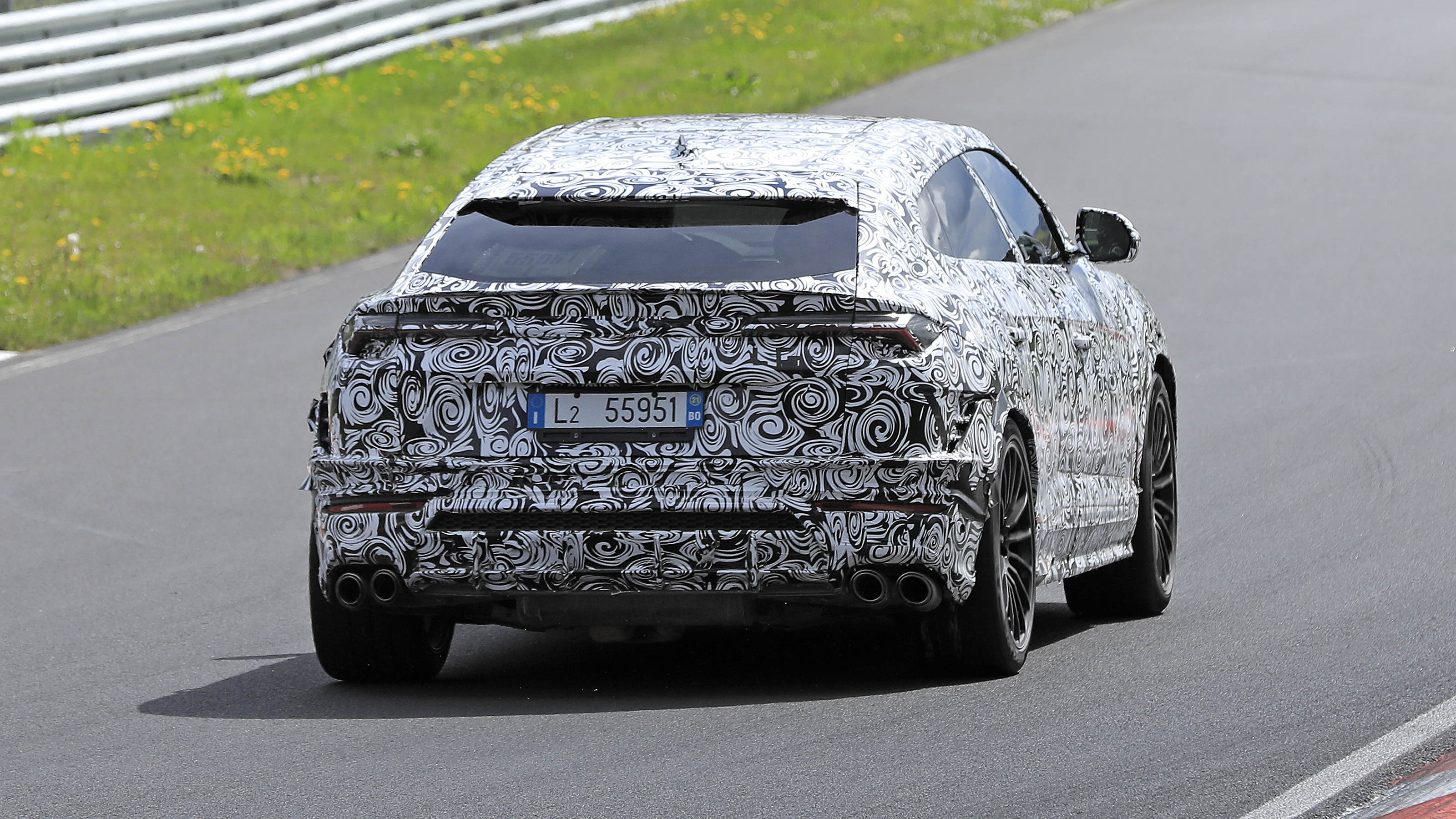 Lamborghini Urus spy - rear