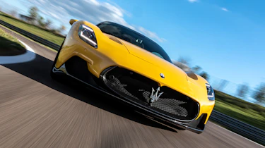 Maserati MC20 - full front tracking