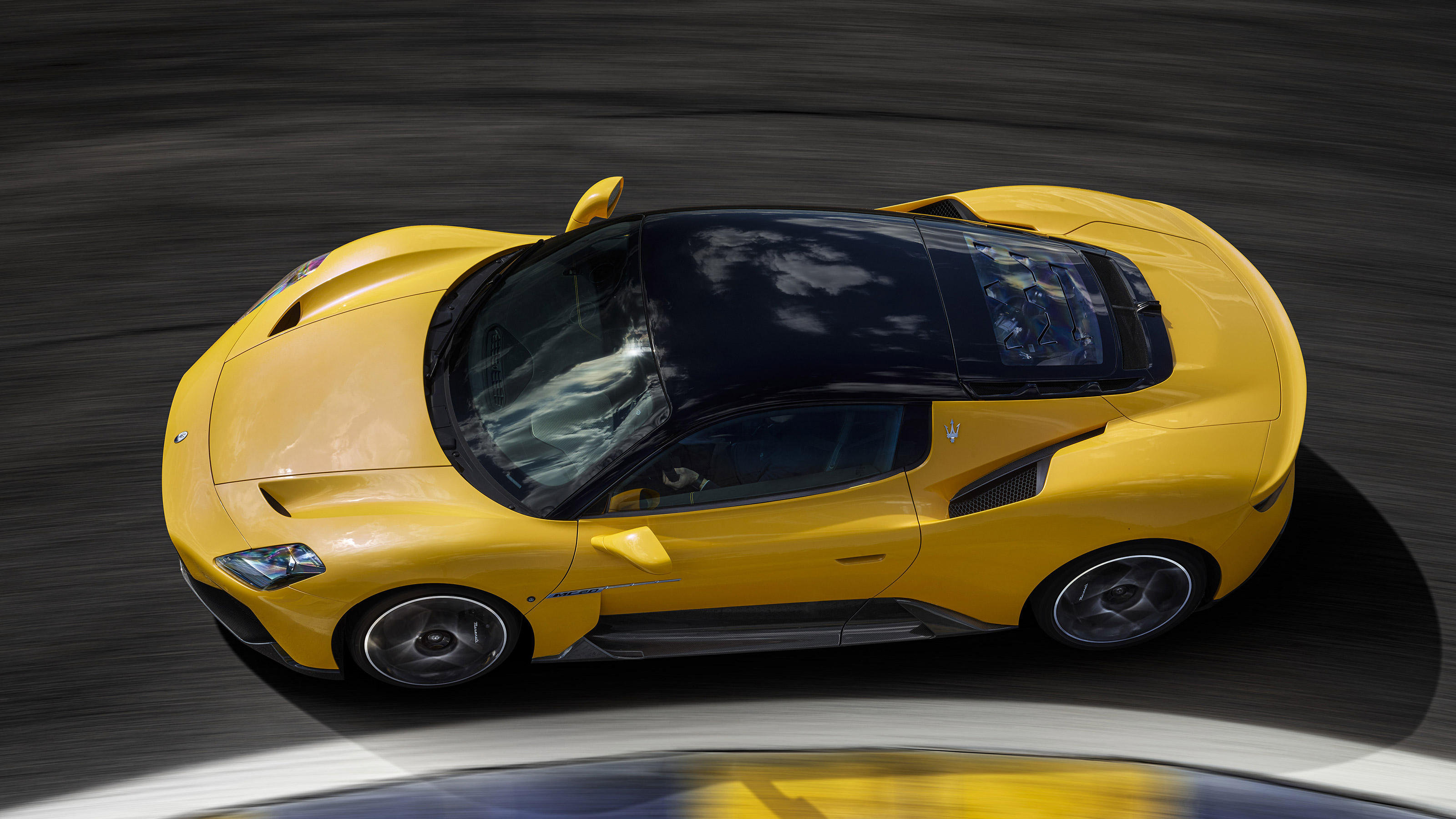 Maserati MC20 - above
