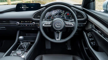 Mazda 3 e-SkyActiv X - dash