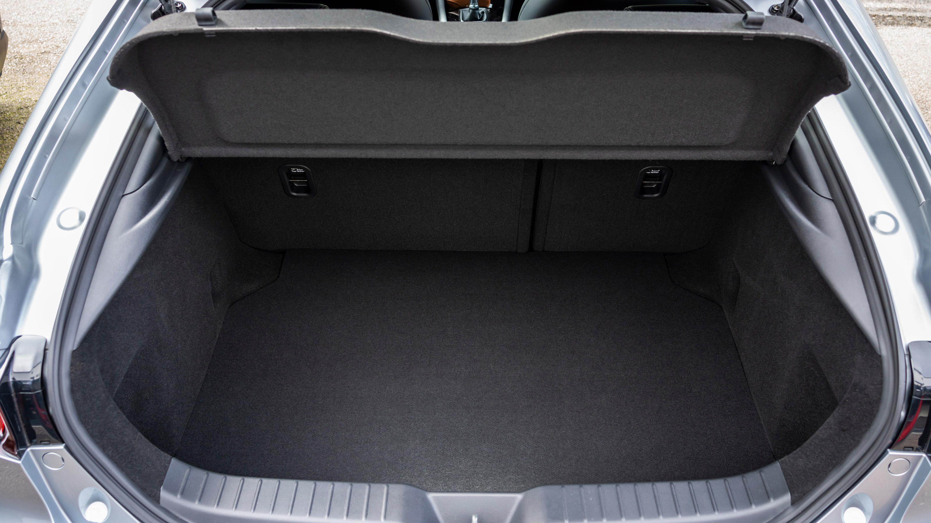 Mazda 3 e-SkyActiv X - boot