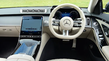 Mercedes S-Class - dash