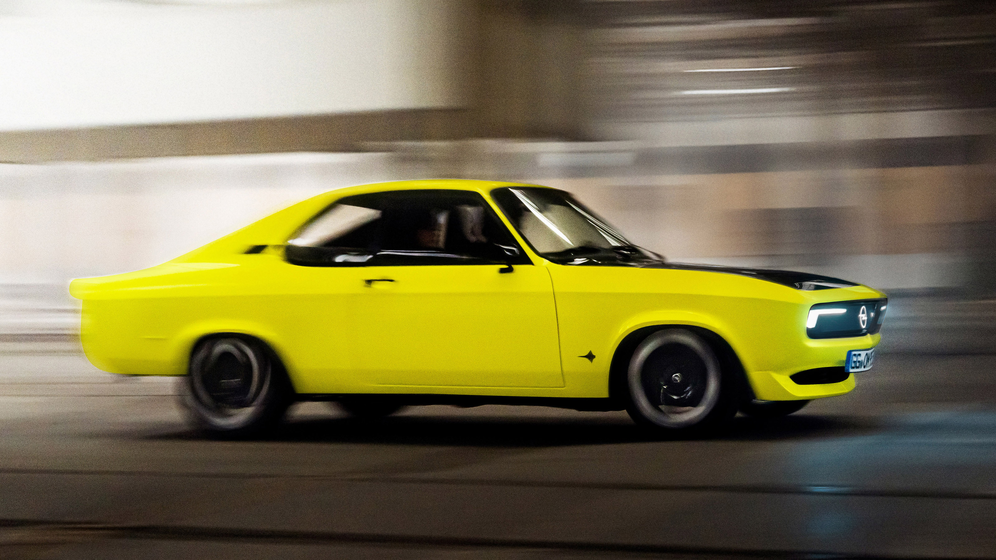 Opel Manta GSe ElektroMOD - side