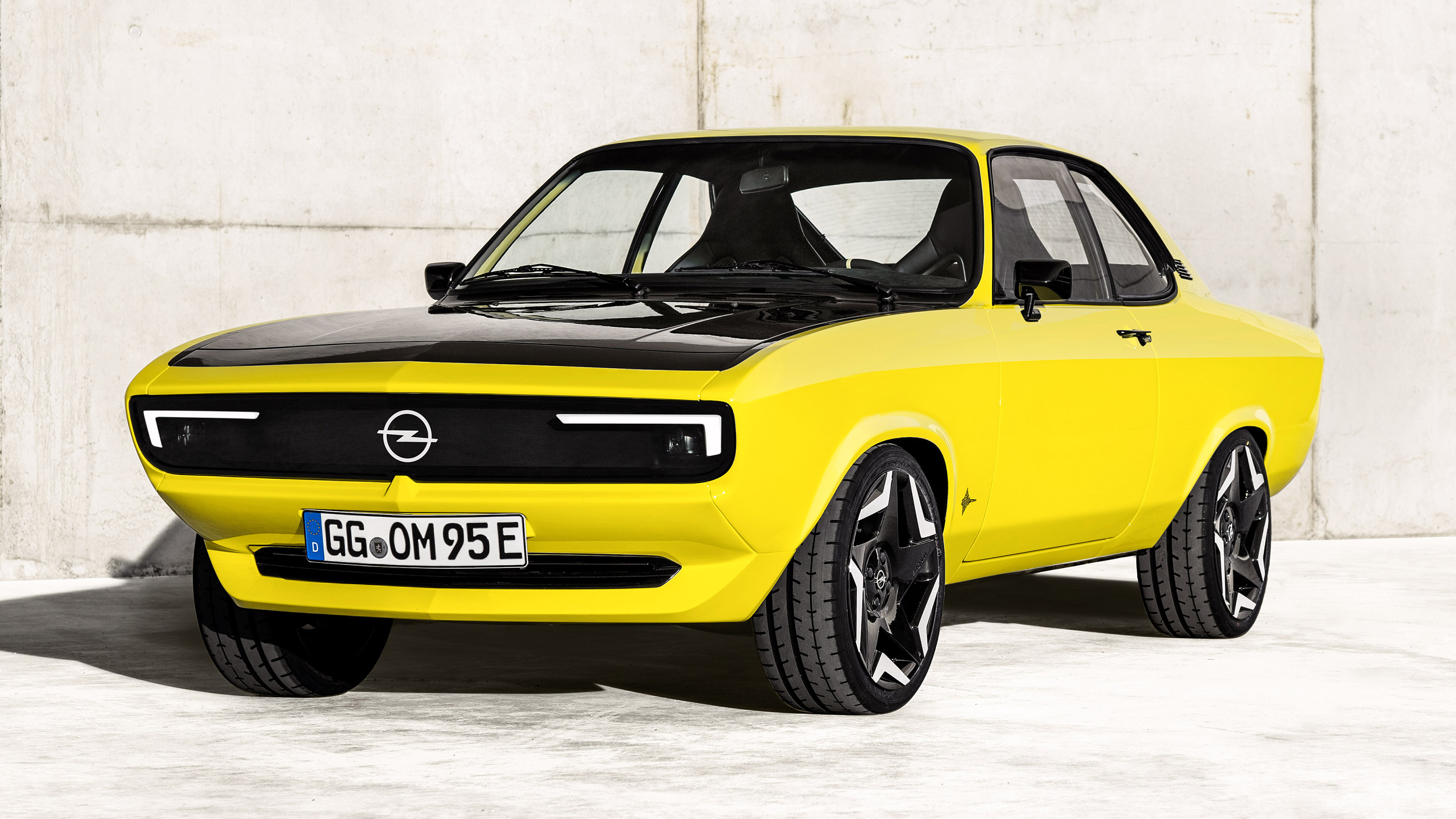 Opel Manta GSe ElektroMOD - front static