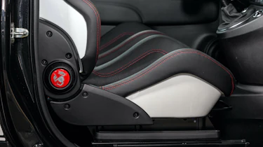 Abarth 695 Esseesse - seat