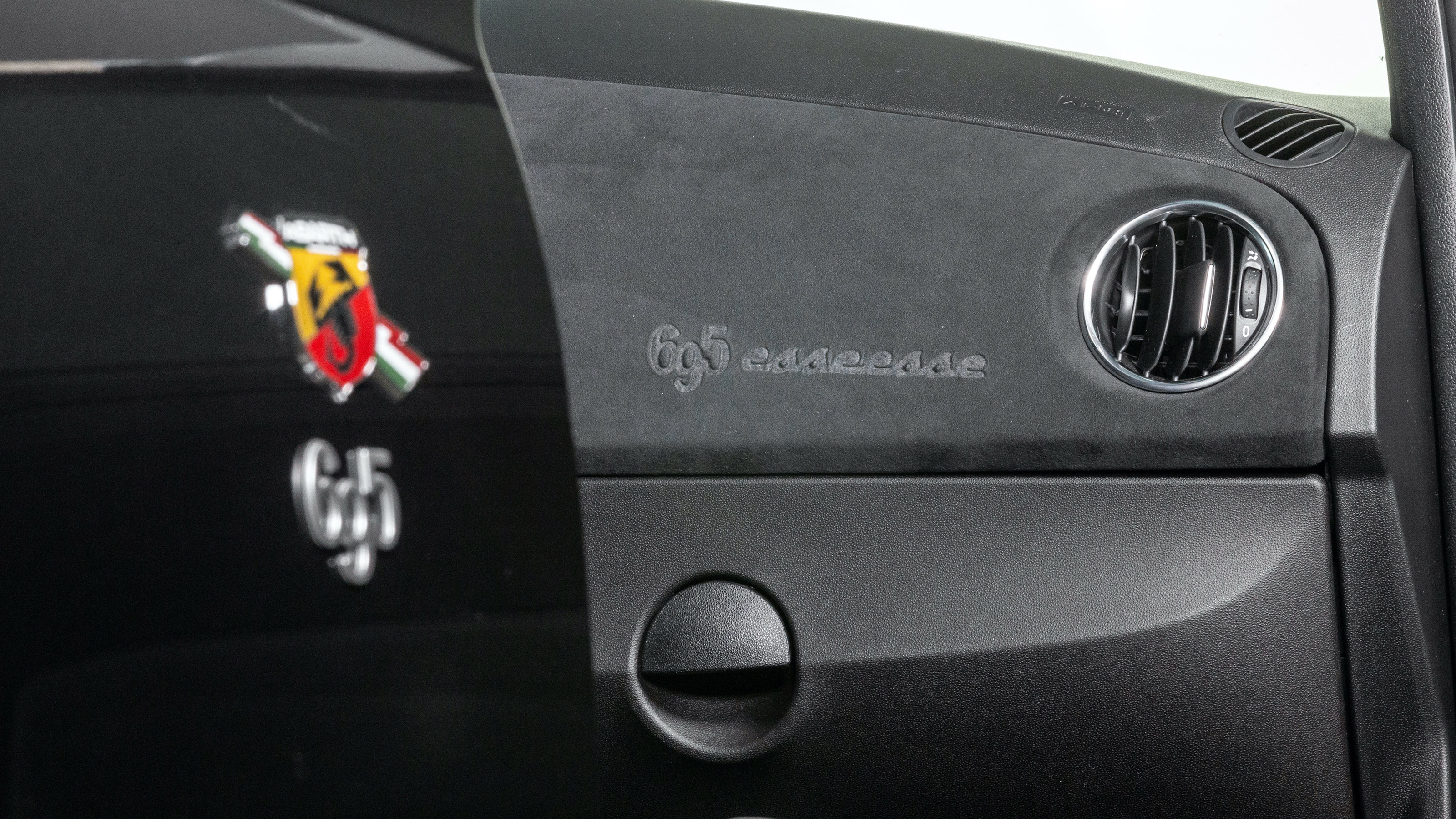 Abarth 695 Esseesse - interior