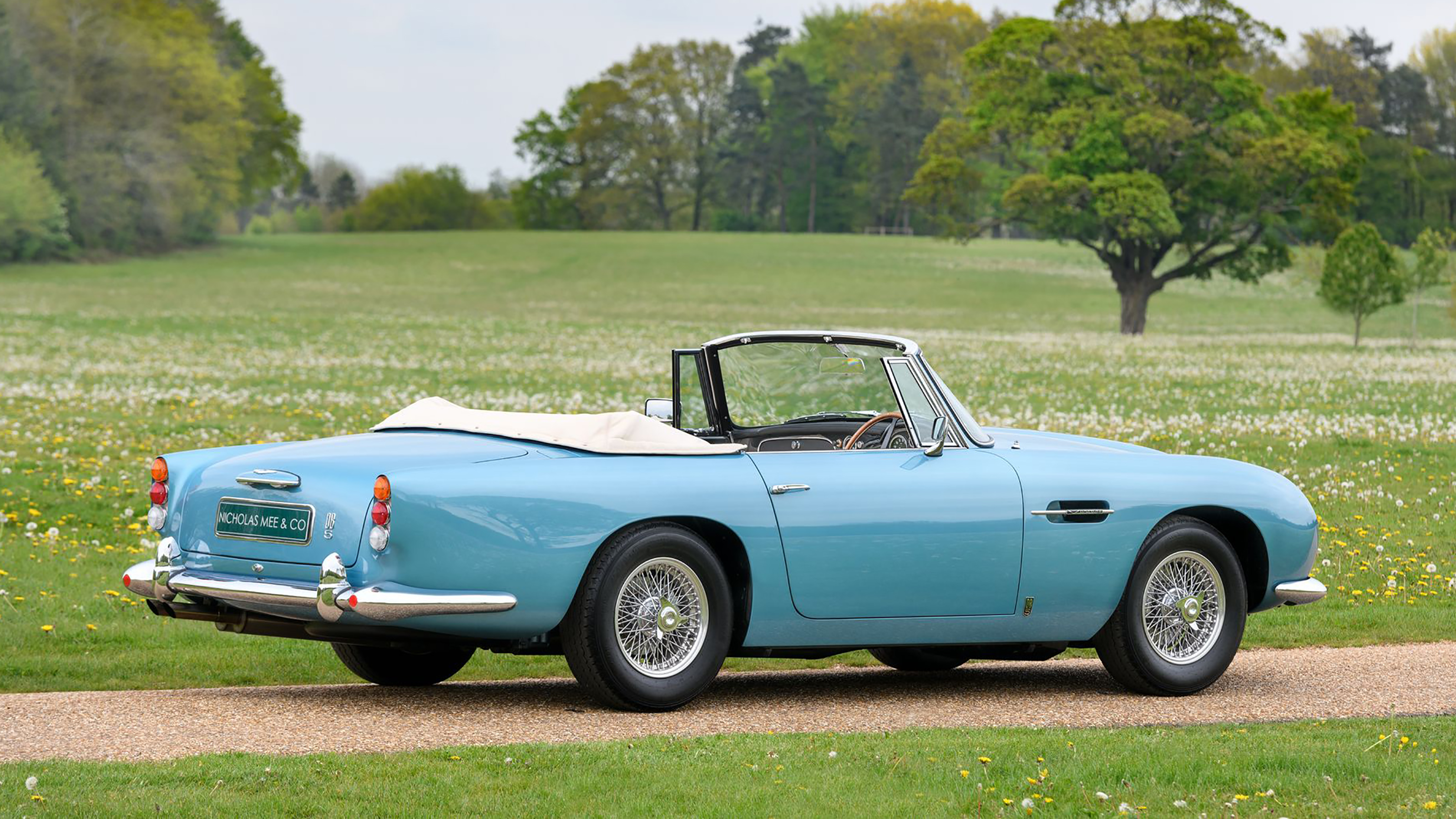 Aston Martin DB5 - convertible rear