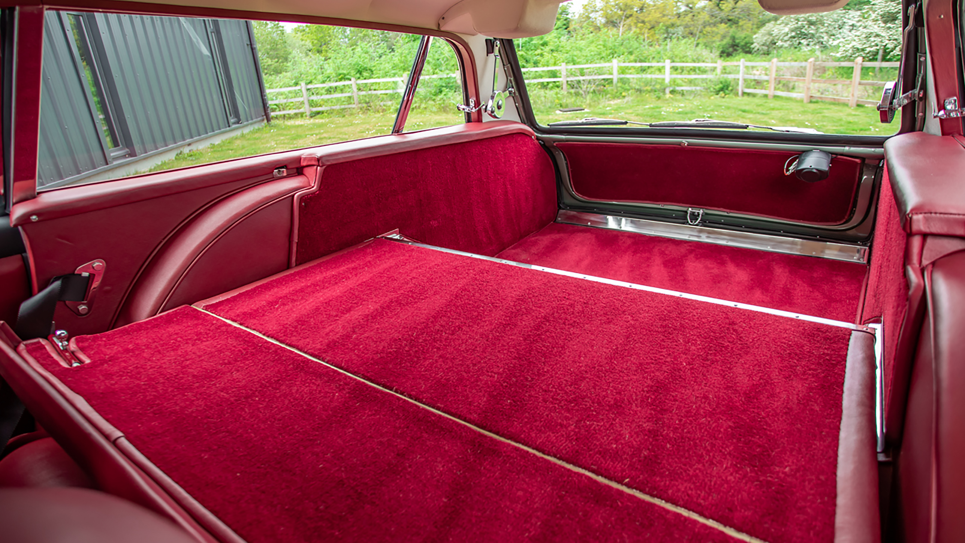 Aston Martin DB5 - Radford shooting brake 