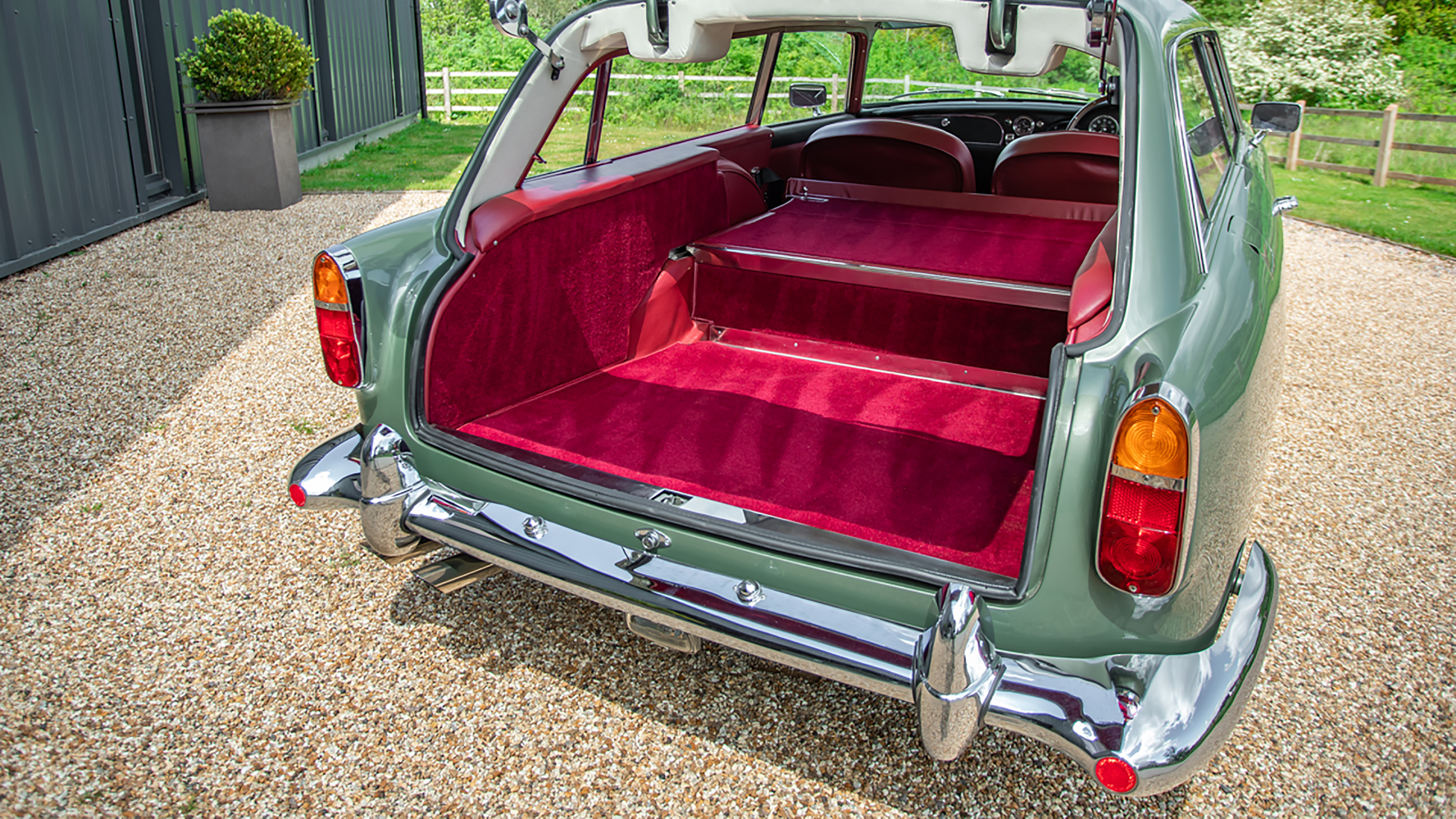 Aston Martin DB5 - Radford shooting brake 