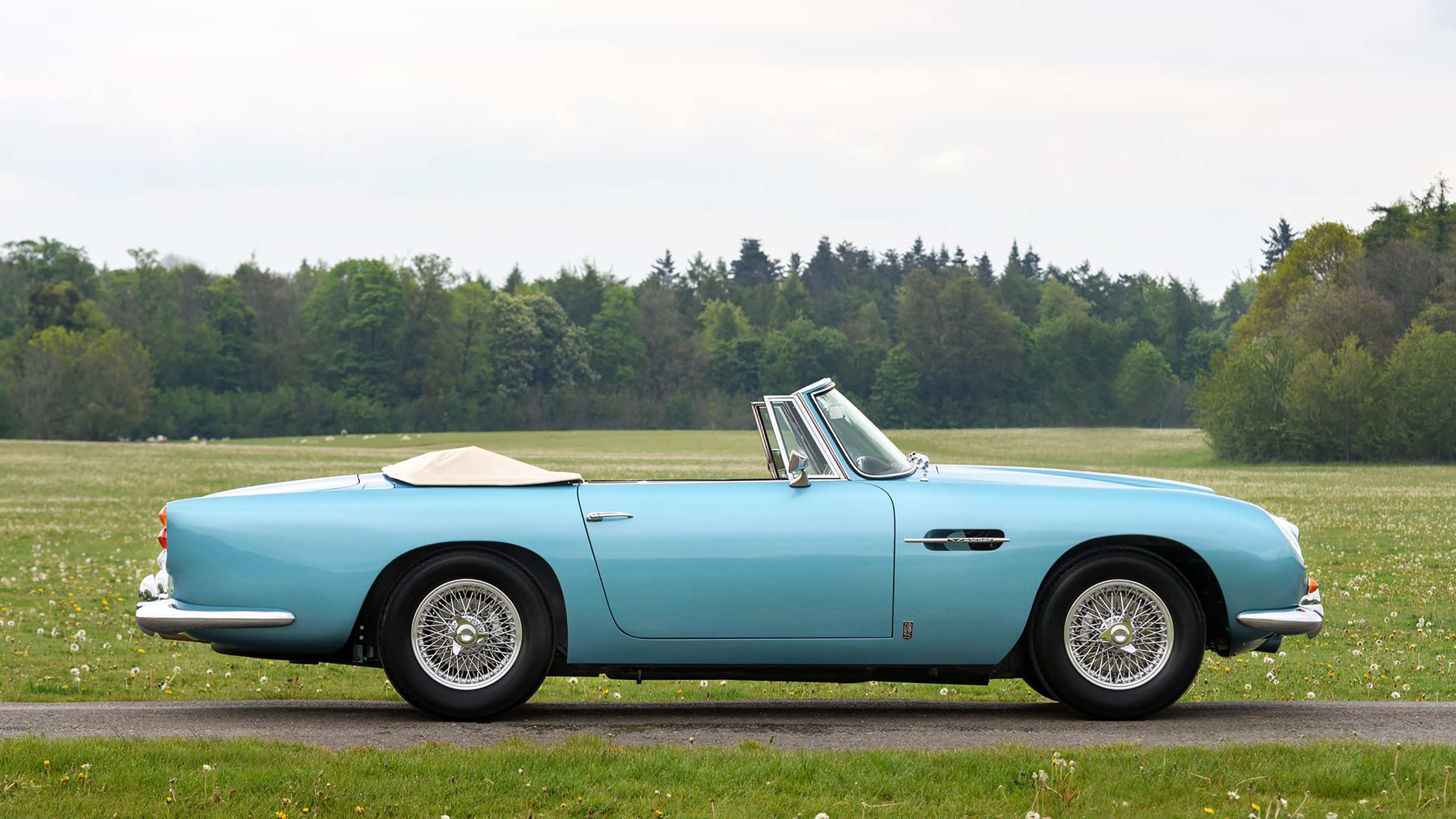 Aston Martin DB5 - convertible side