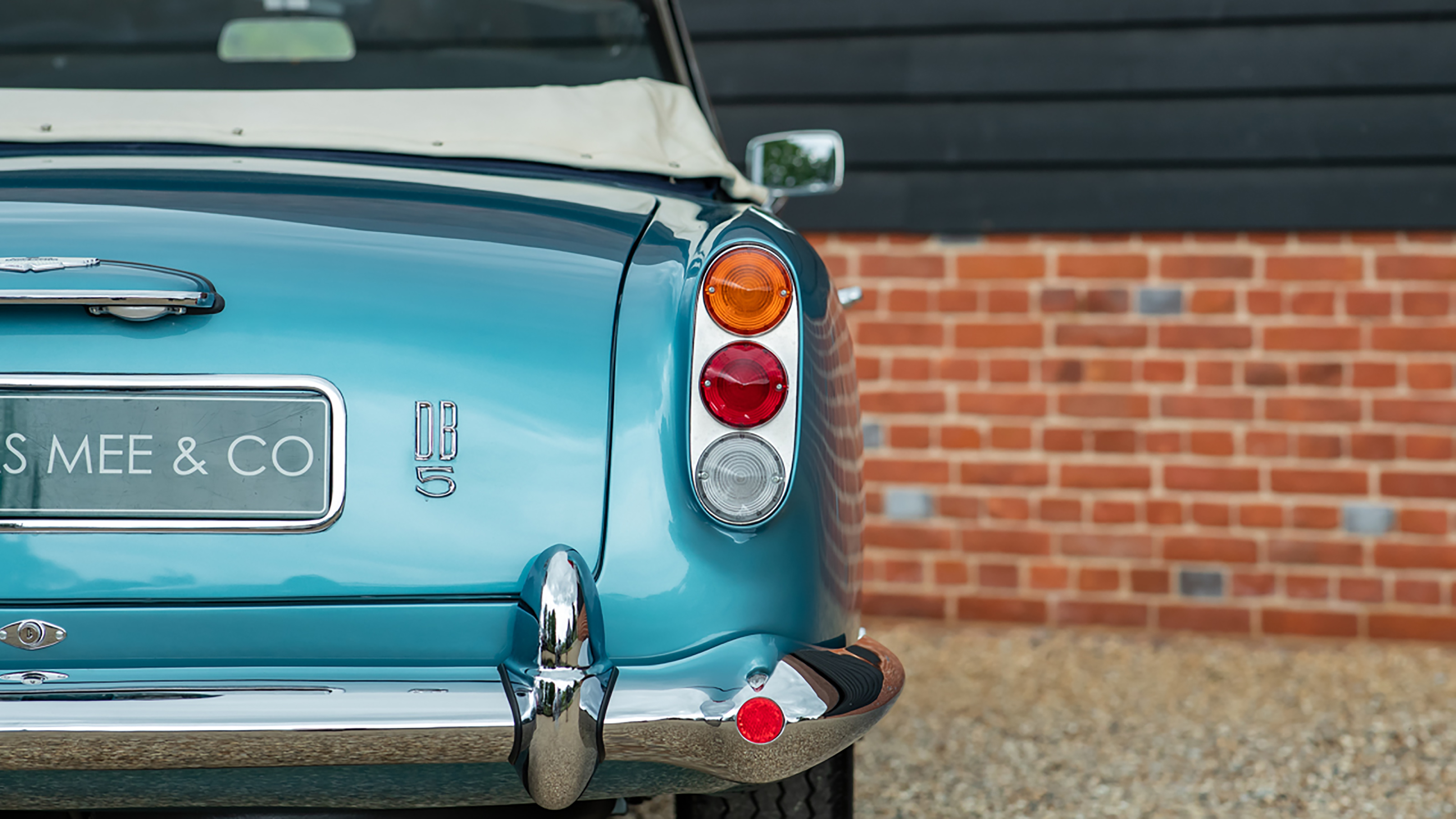 Aston Martin DB5 - convertible rear