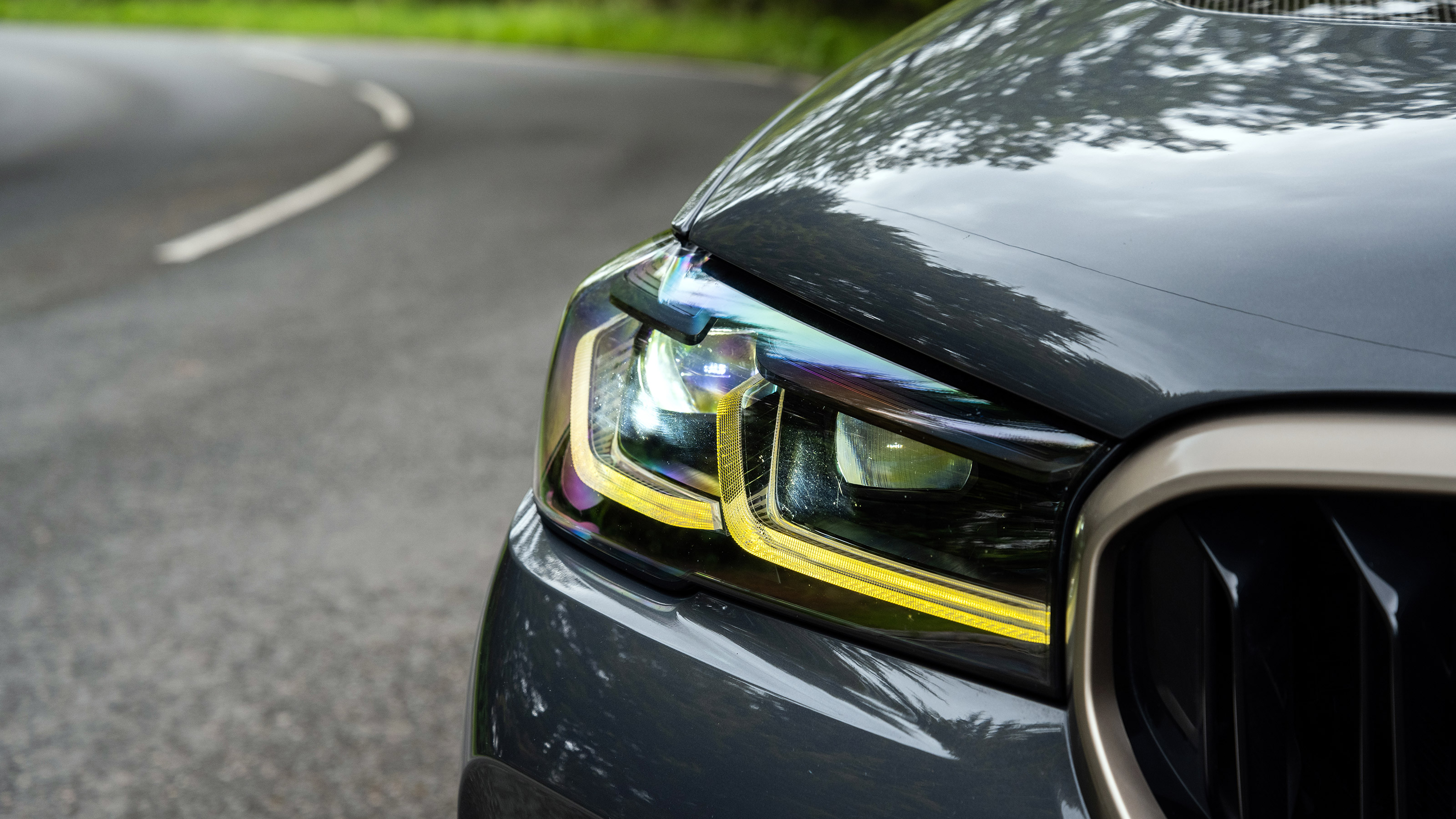 BMW M5 CS - front light