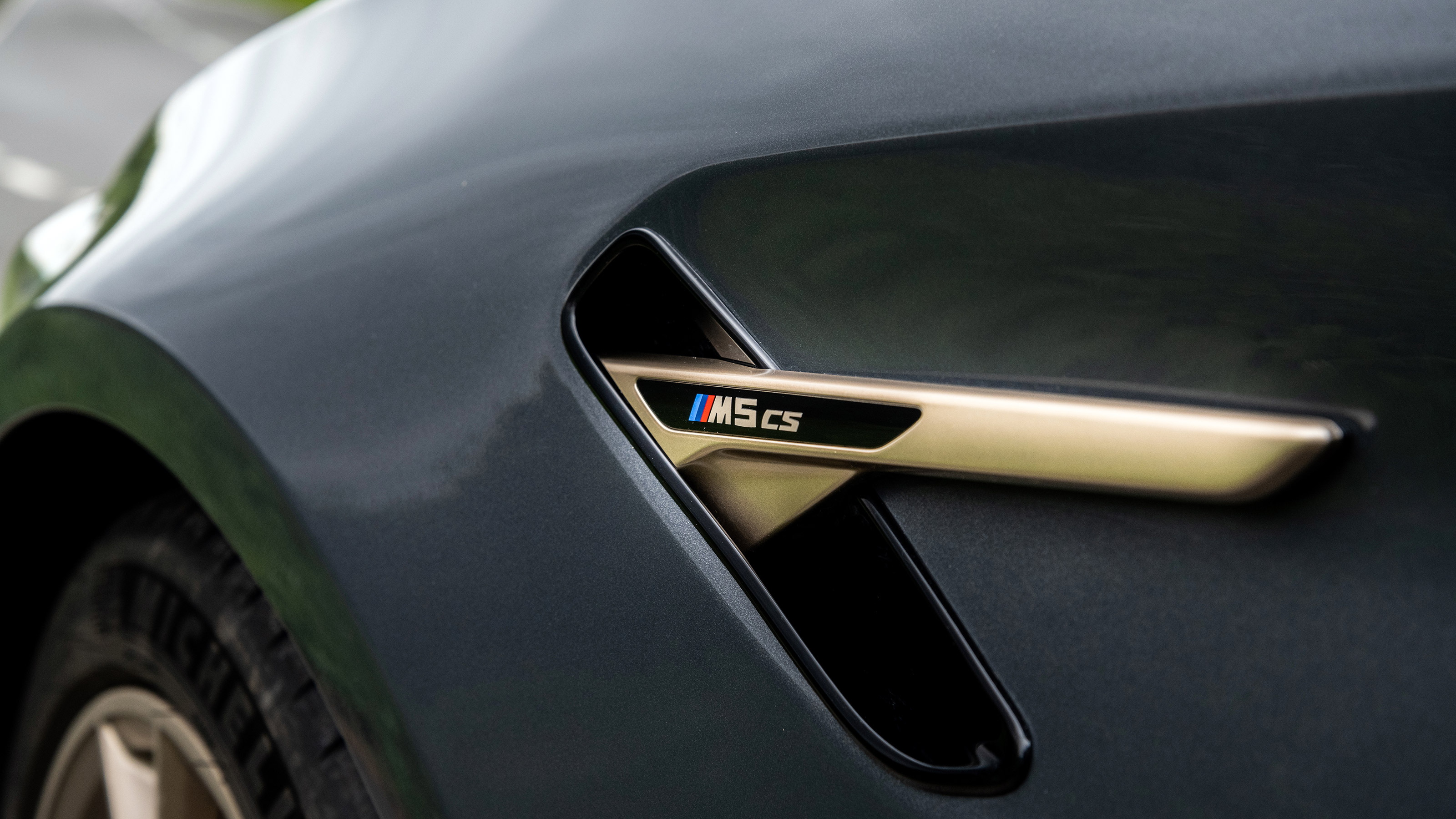 BMW M5 CS - side badge