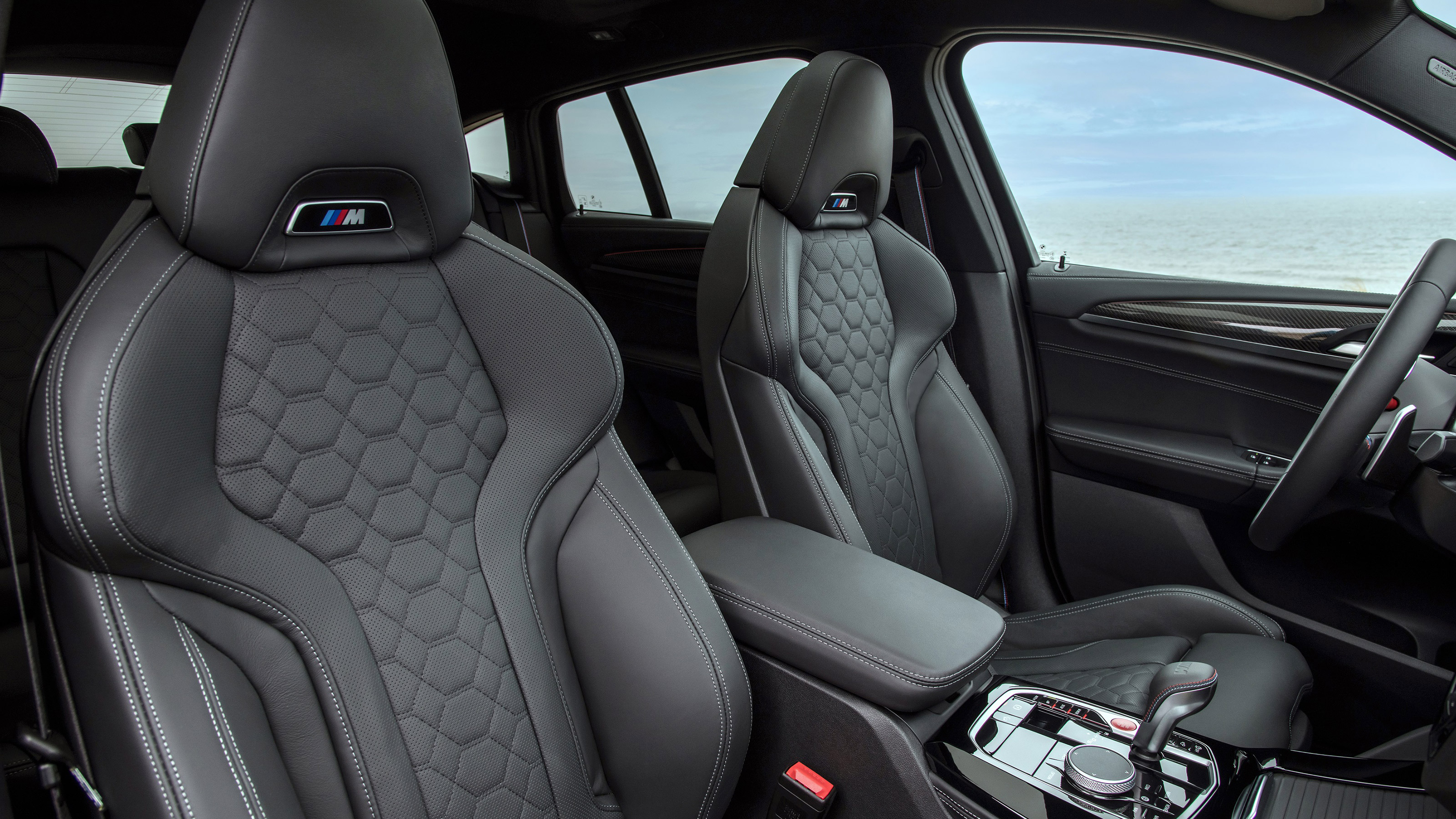 BMW X4 M - front seats