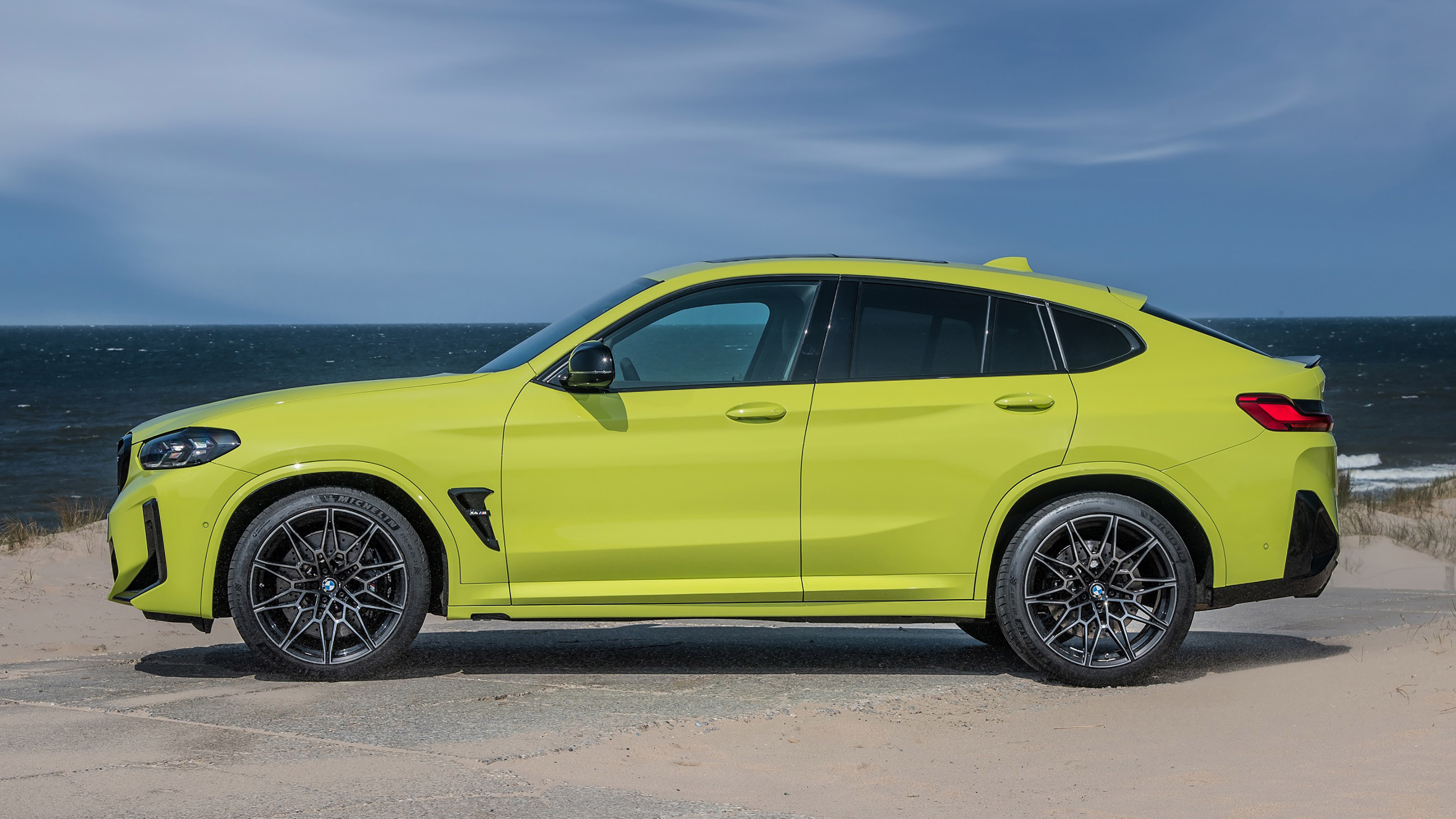 BMW X4 M - side