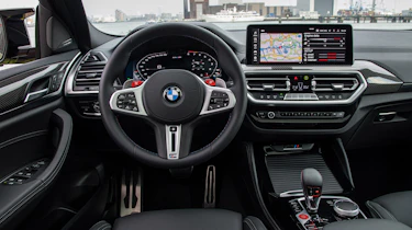 BMW X4 M - dash