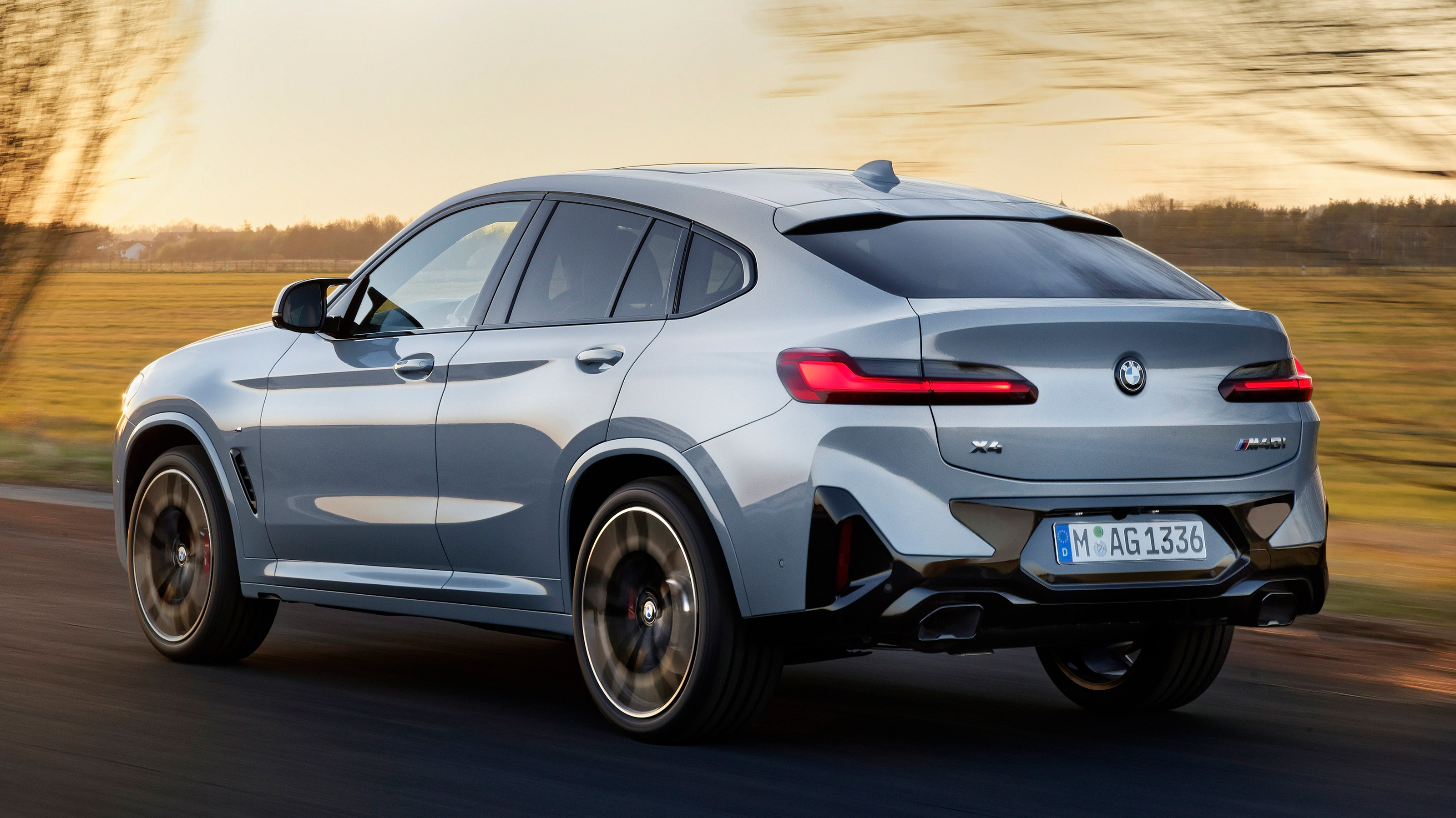 BMW X4 - rear tracking
