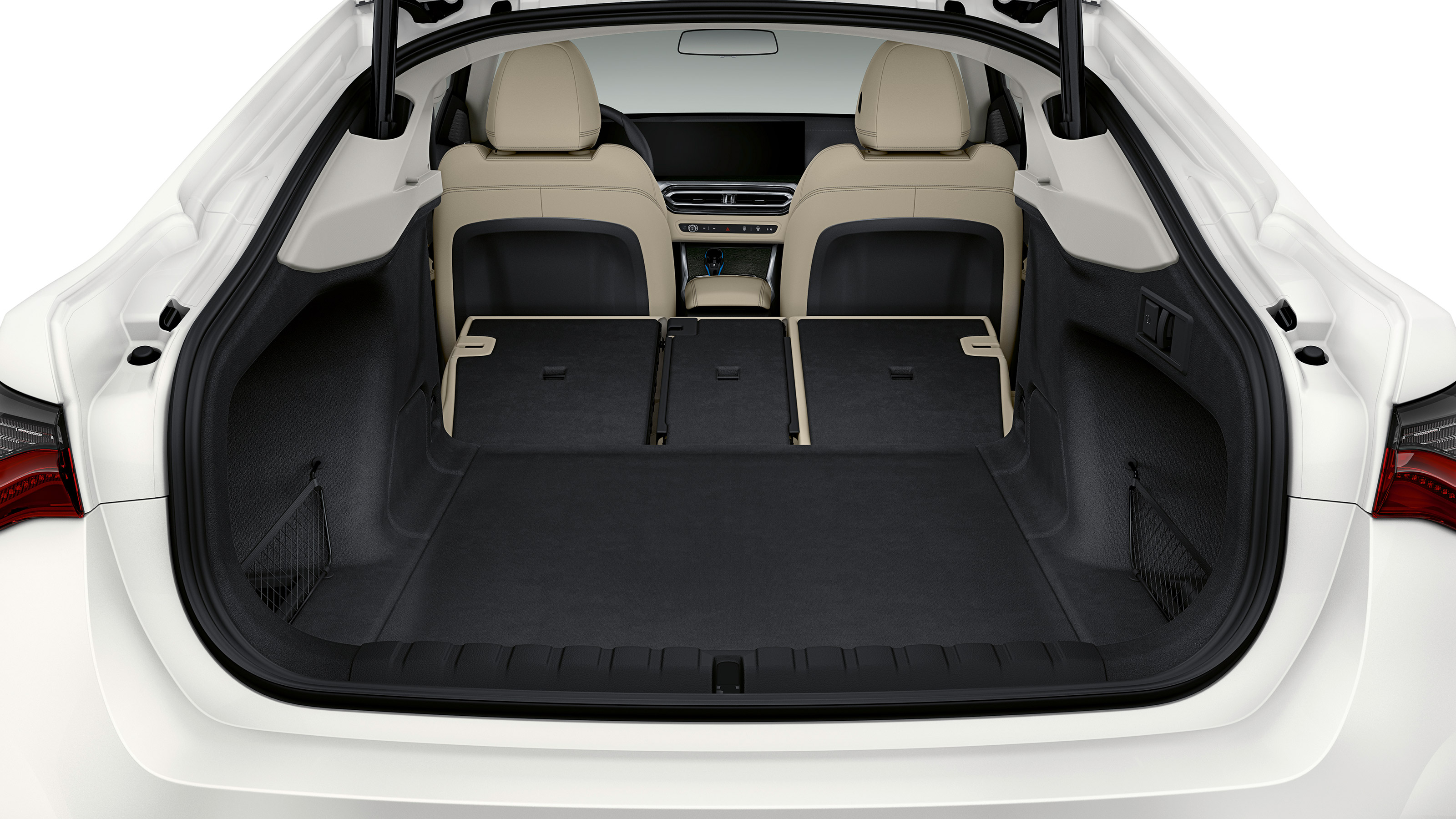 BMW i4 - boot