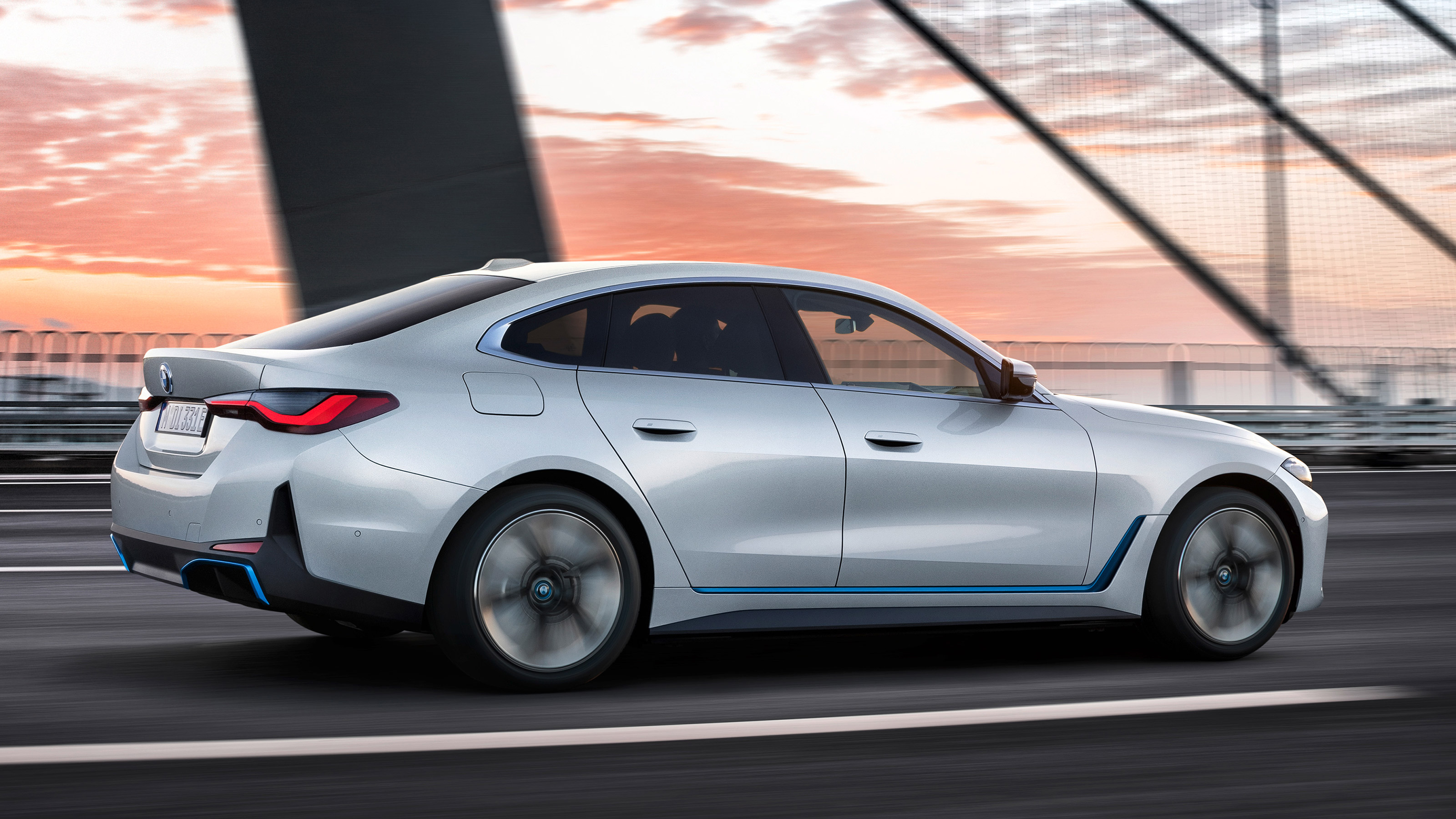 BMW i4 - rear tracking