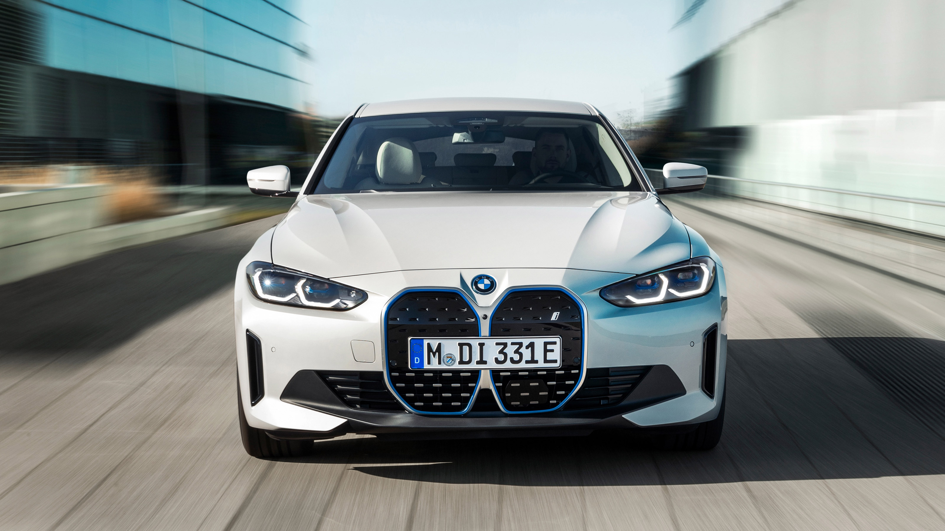 BMW i4 - full front