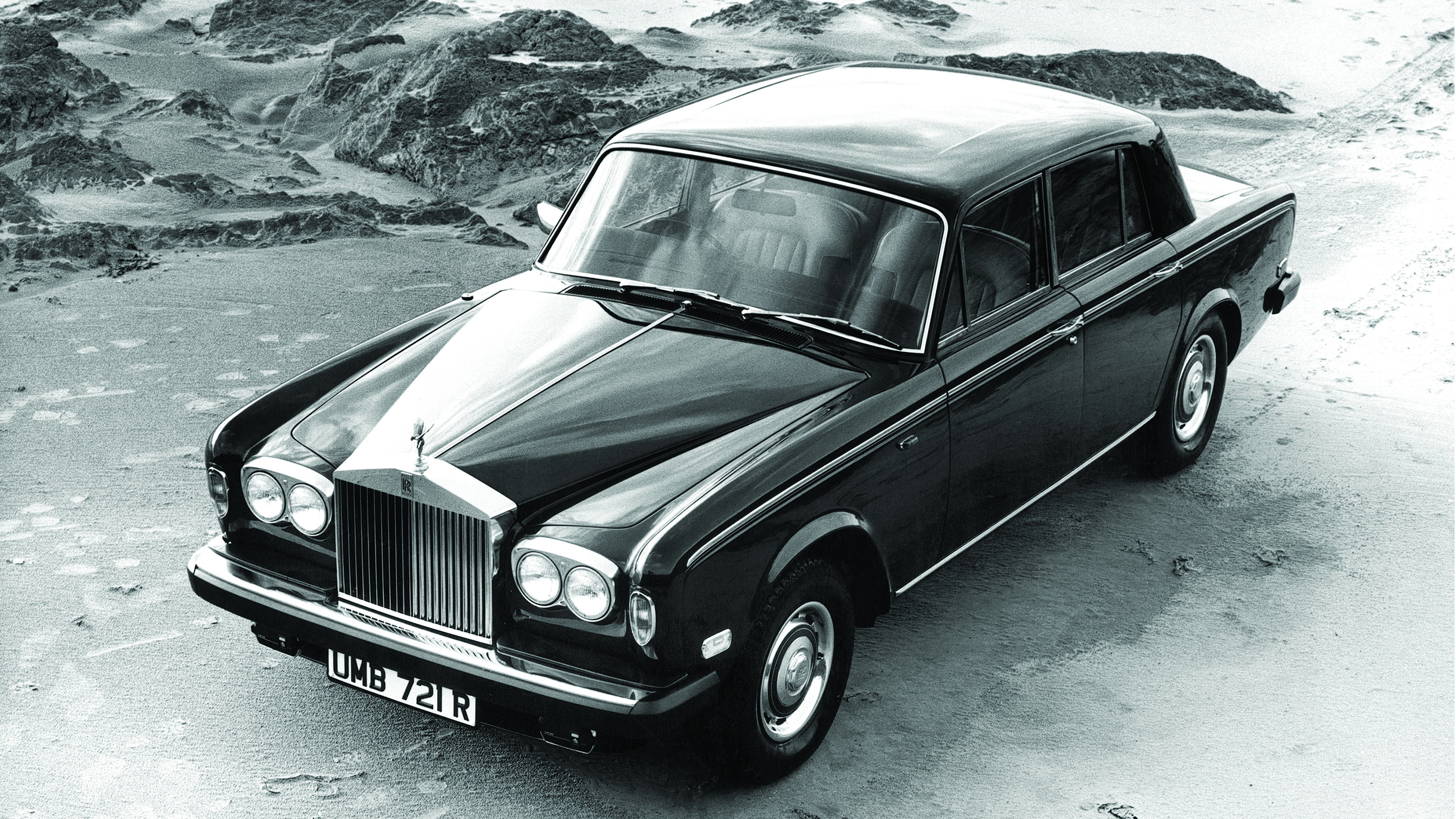 Rolls Royce Silver Shadow - aerial front nearside