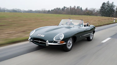 Jaguar E-Type Roadster - tracking shot