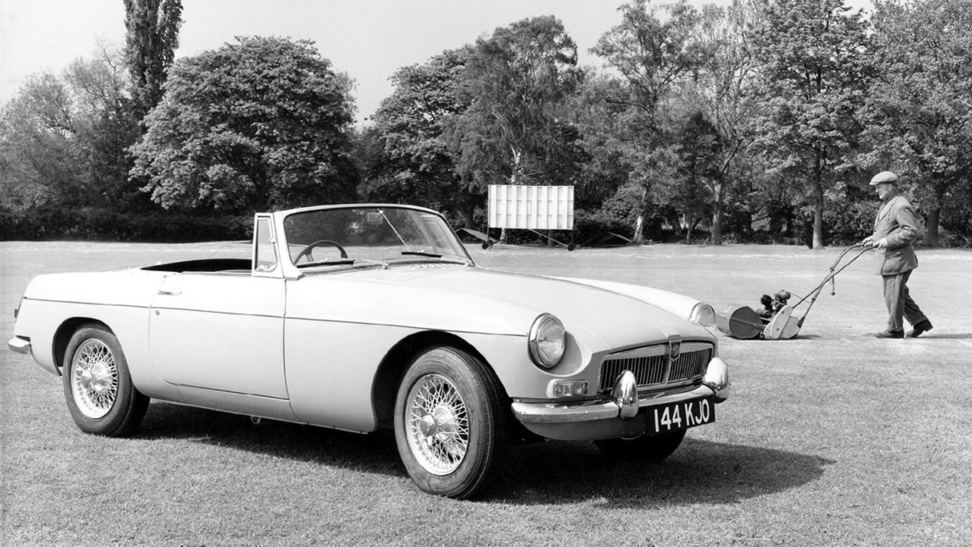 MGB Roadster poster ad (© Heritage Motor Centre, Gaydon)