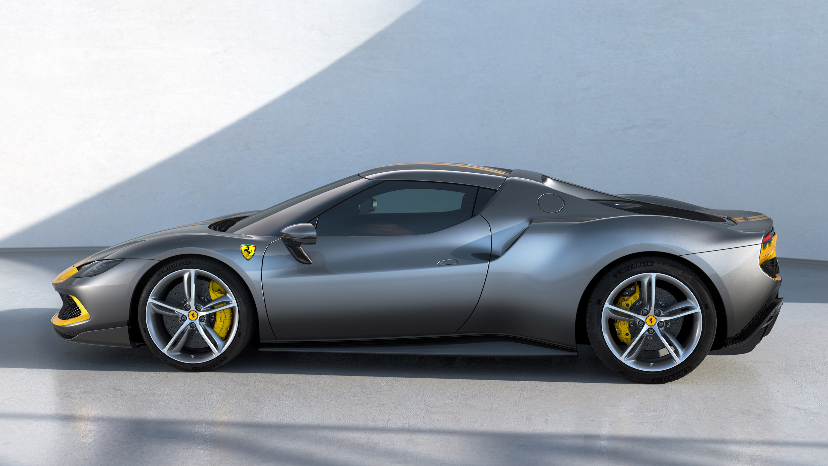 Ferrari 296 GTB Assetto Fiorano - side