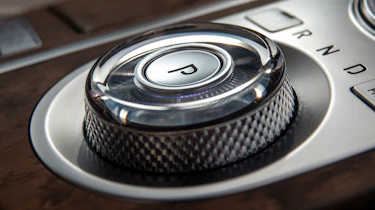 Genesis G80 - gear selector
