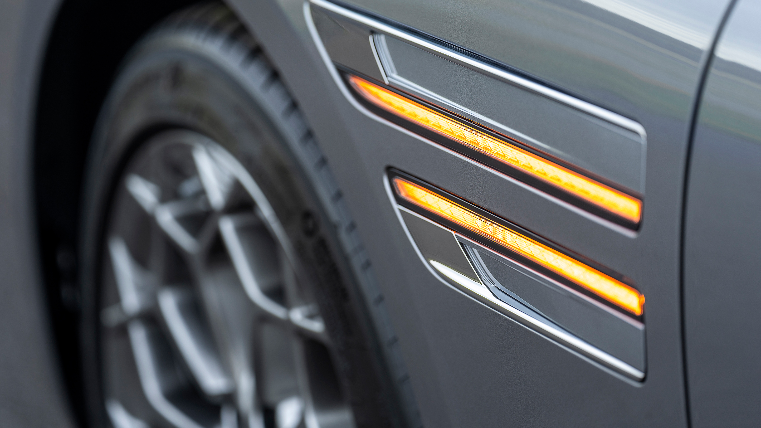 Genesis G80 - indicator