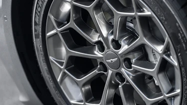 Genesis G80 - wheel