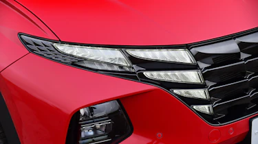 Hyundai Tucson MHEV - front light