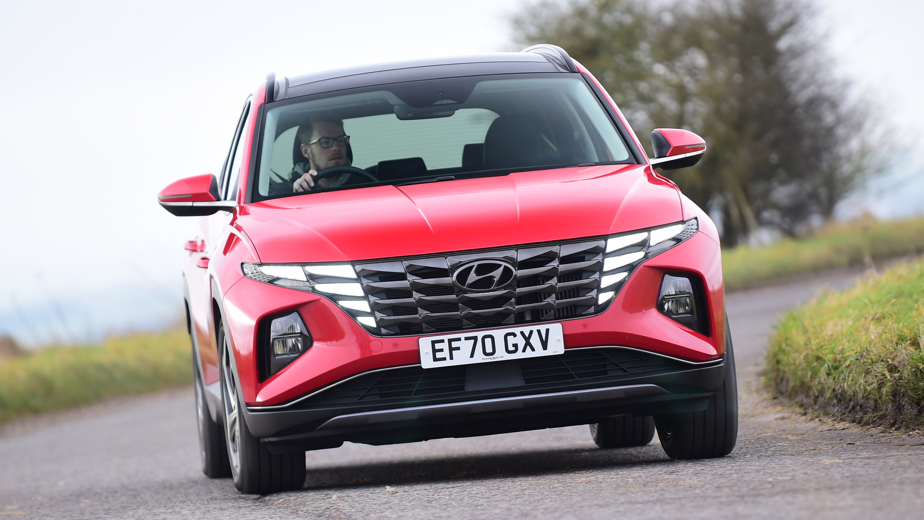 Hyundai Tucson MHEV - front cornering