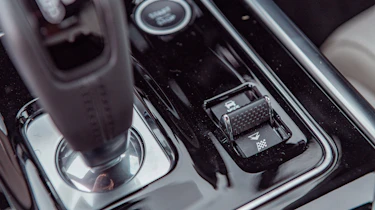 Jaguar XE P250 - interior detail