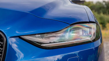 Jaguar XE P250 - front light
