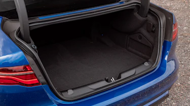 Jaguar XE P250 - boot side